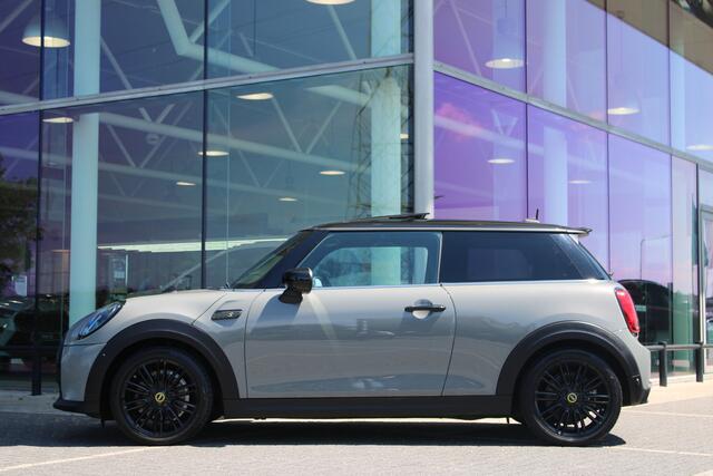 Mini Electric Classic / Panoramadak / Sportstoelen / Comfort Access / Achteruitrijcamera / Active Cruise Control / Head-Up