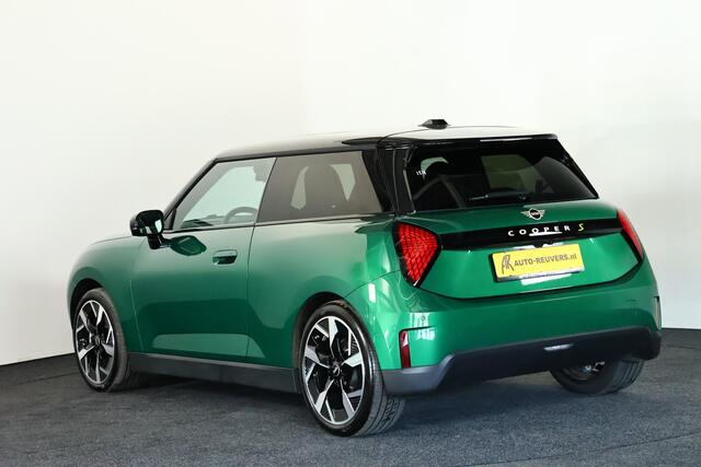 Mini Electric 3-Deurs Cooper SE Favoured XL 54.2 kWh HUD / Leder / Pano / H&K / ACC / 360 Cam