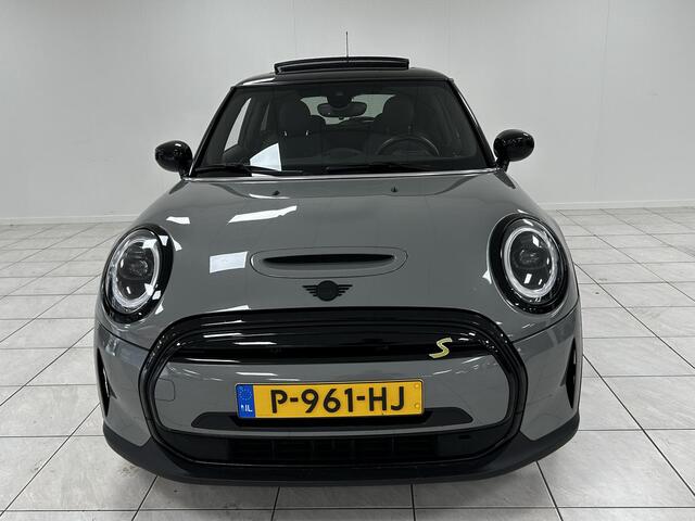 Mini Electric Classic 33 kWh NAVIGATIE | ELEKTRISCH PANORAMADAK | ACHTERUITRIJCAMERA