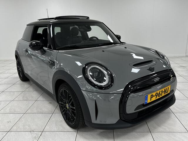 Mini Electric Classic 33 kWh NAVIGATIE | ELEKTRISCH PANORAMADAK | ACHTERUITRIJCAMERA