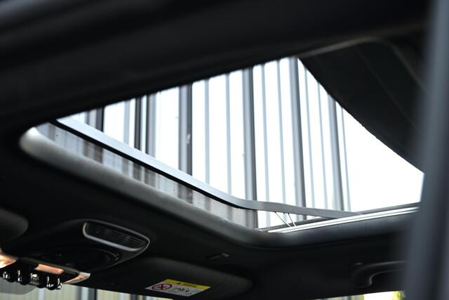 Mini Electric Yours 33 kWh | NL-Auto | Dealeronderhouden | Panoramadak | Harman/Kardon | HUD | Camera | Stoelverwarming | Keyless Entry |
