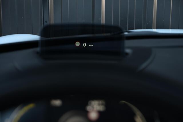 Mini Electric Yours 33 kWh | NL-Auto | Dealeronderhouden | Panoramadak | Harman/Kardon | HUD | Camera | Stoelverwarming | Keyless Entry |