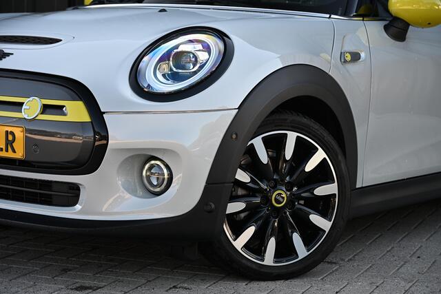 Mini Electric Yours 33 kWh | NL-Auto | Dealeronderhouden | Panoramadak | Harman/Kardon | HUD | Camera | Stoelverwarming | Keyless Entry |