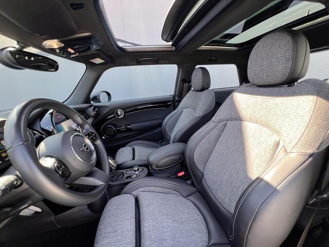 Mini Electric Resolute Edition 33 kWh / Dealer onderhouden / Accu SoH 94 % / Panorama schuifdak / Navigatie / CCS snel laden / Camera / Apple Carplay Android / Stoelverwarming / Climate Control /