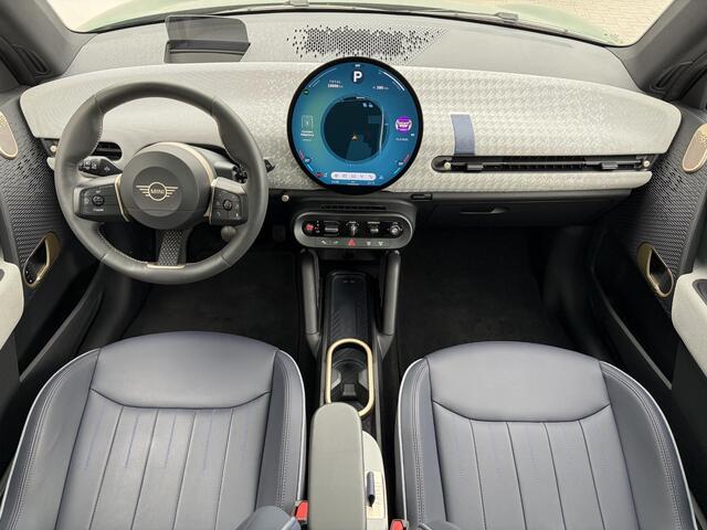 Mini Electric 3-Deurs Cooper SE Paul Smith Ed. S 54.2 kWh / SOH 98% / 3 Fasen / Fabrieksgarantie tot 30-12-2027 / Navigatie / CCS snel laden / Apple Carplay Android / Stuur & Stoelverwarming / Elektrisch verstelbare Stoelen / Climate Control / 360 Graden Camera / Harman/Kardon / HUD /