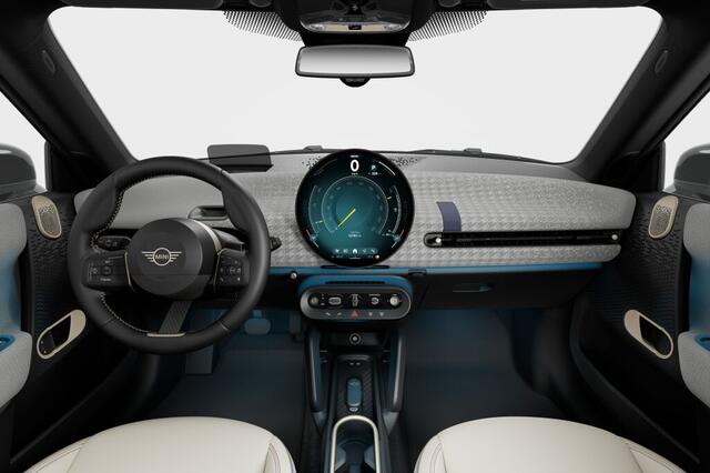 Mini Electric Cooper 3-deurs Cooper E Favoured L 40.7 kWh | 18 Inch Night Flash Spoke 2-tone | Meer MINI Weken 4000