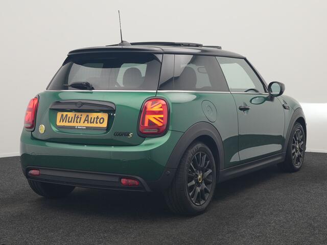 Mini Electric Cooper SE 33 kWh 184pk Dealer O.H | Panodak | Head Up | Camera | Harman / Kardon | Warmtepomp | Sportstoelen Verwarmd | Keyless | Apple Carplay | Sfeerverlichting | DAB | Virtual | Navigatie | 16"L.M |