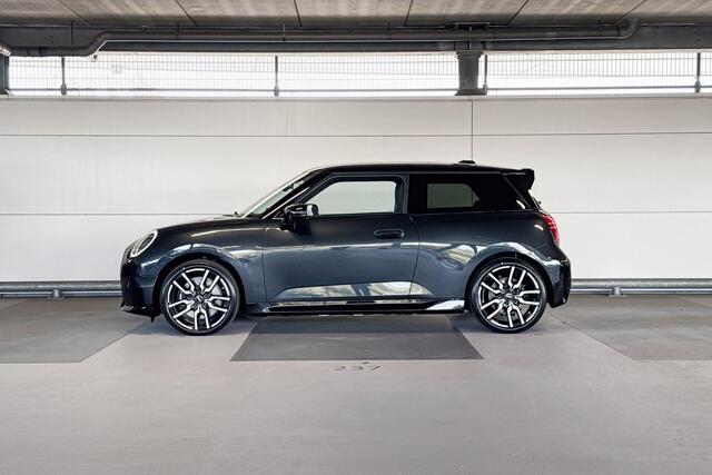 Mini Electric Cooper 3-deurs Cooper SE John Cooper Works M 54.2 kWh | 18 Inch JCW Lap Spoke 2-tone | Meer MINI Weken 4000