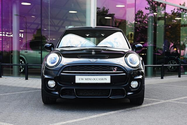 Mini John Cooper Works Hatchback S JCW Trim Automaat / Panoramadak / Comfort Acces / Apple Carplay / Navigatie Plus / 17"LM-velgen