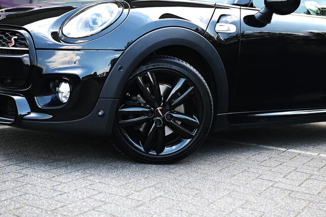 Mini John Cooper Works Hatchback S JCW Trim Automaat / Panoramadak / Comfort Acces / Apple Carplay / Navigatie Plus / 17"LM-velgen