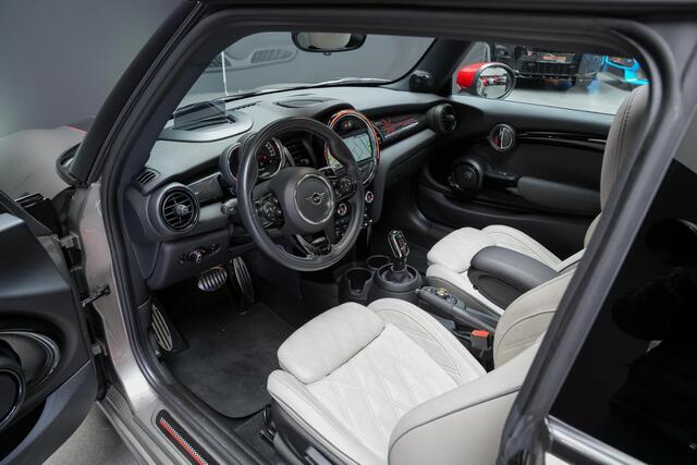Mini John Cooper Works 2.0 230pk Chili AUTOMAAT |panoramadak|head-up|Harman & Kardon|lederen bekleding|adaptive cruise control|Apple Carplay|dealer onderhouden|18"|