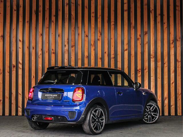 Mini John Cooper Works 1.5 136PK Automaat JCW Pakket | HARMAN EN KARDON | KEYLESS | SFEERVERLICHTING | NAVI | PDC |