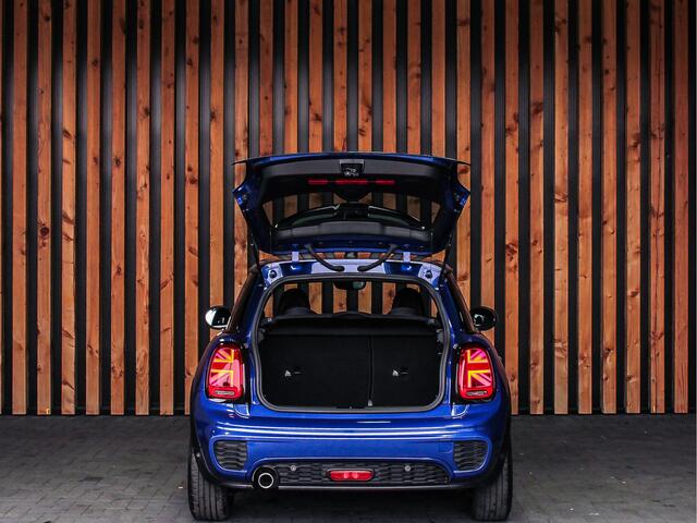 Mini John Cooper Works 1.5 136PK Automaat JCW Pakket | HARMAN EN KARDON | KEYLESS | SFEERVERLICHTING | NAVI | PDC |