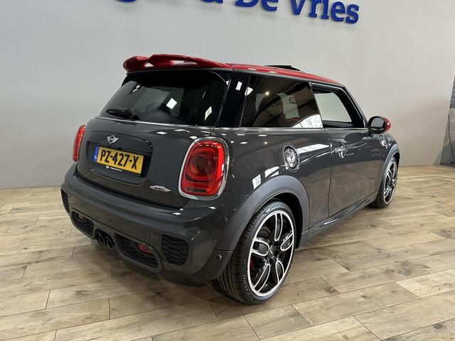 Mini John Cooper Works 2.0 231 PK JCW | Airco ECC | Sportstoelen | LED | Panorama | Harman Kardon | Camera | Head Up | Keyless | Cruise control | Navigatie | Isofix | NAP |