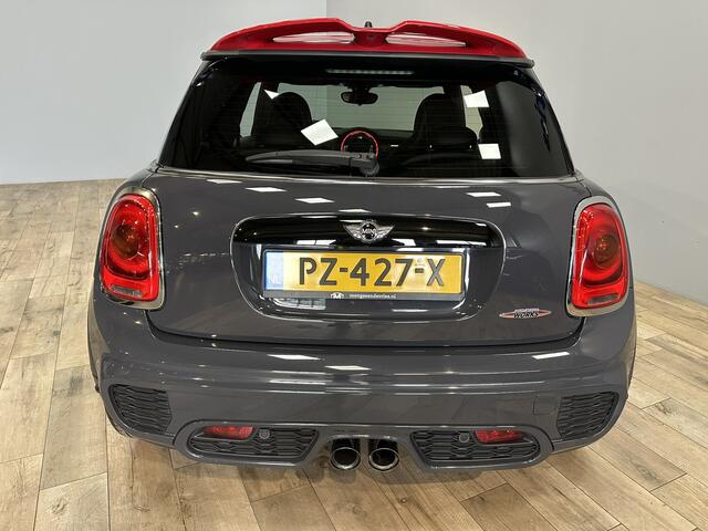 Mini John Cooper Works 2.0 231 PK JCW | Airco ECC | Sportstoelen | LED | Panorama | Harman Kardon | Camera | Head Up | Keyless | Cruise control | Navigatie | Isofix | NAP |