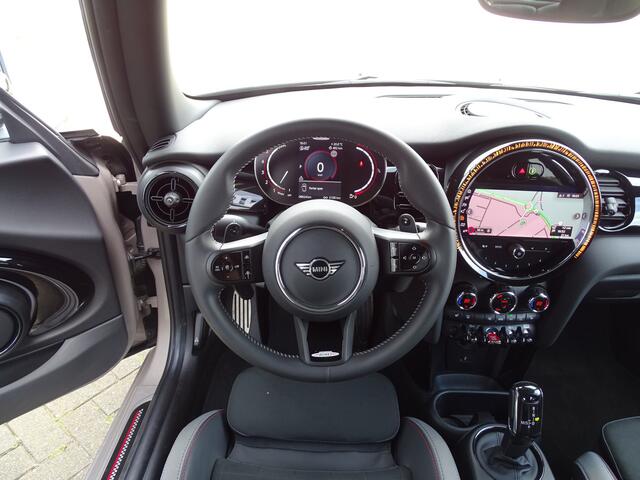 Mini John Cooper Works Mini 2.0 231 pk JCW Pack Kuipstoelen Adaptive Cruis Driv.Ass. Apple CarPlay 17" LM Velgen