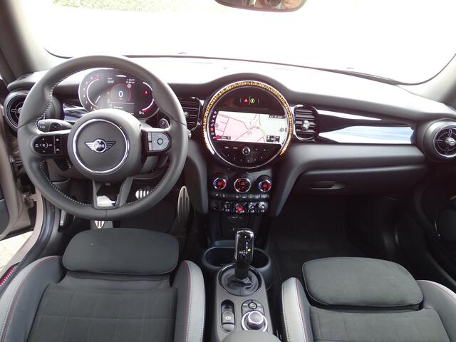 Mini John Cooper Works Mini 2.0 231 pk JCW Pack Kuipstoelen Adaptive Cruis Driv.Ass. Apple CarPlay 17" LM Velgen