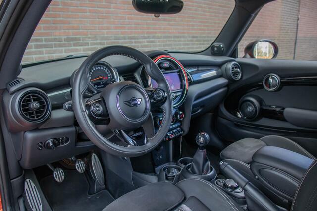 Mini John Cooper Works 1.5 Cooper Carplay, Stoelverwarming, Harman Kardon, Keyless, Park Assist, Full LED.