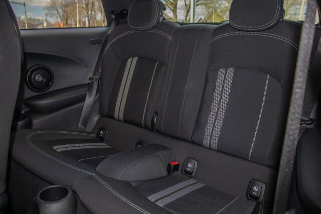 Mini John Cooper Works 1.5 Cooper Carplay, Stoelverwarming, Harman Kardon, Keyless, Park Assist, Full LED.