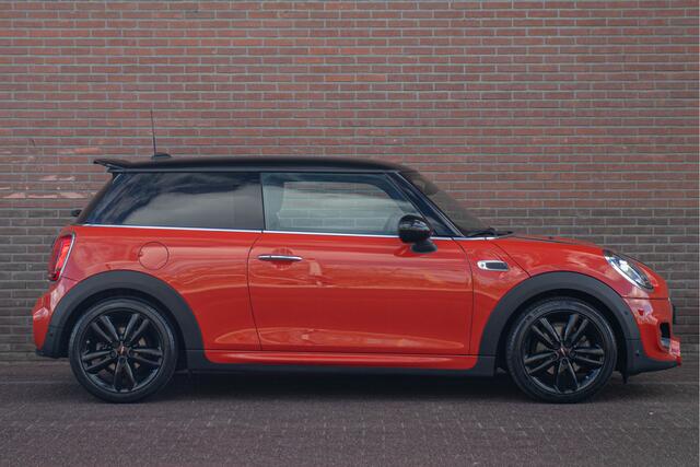 Mini John Cooper Works 1.5 Cooper Carplay, Stoelverwarming, Harman Kardon, Keyless, Park Assist, Full LED.