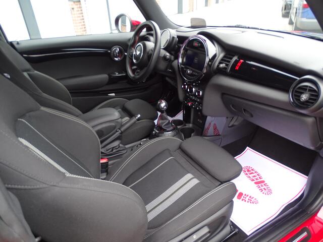 Mini John Cooper Works Mini JCW 1.5 Amsterdam editie, Sport Interieur, Multimedia, Navigatie, Head-up display, 6-bak, Airco/ECC, CruiseControl, LM-velgen, Parkeersensoren