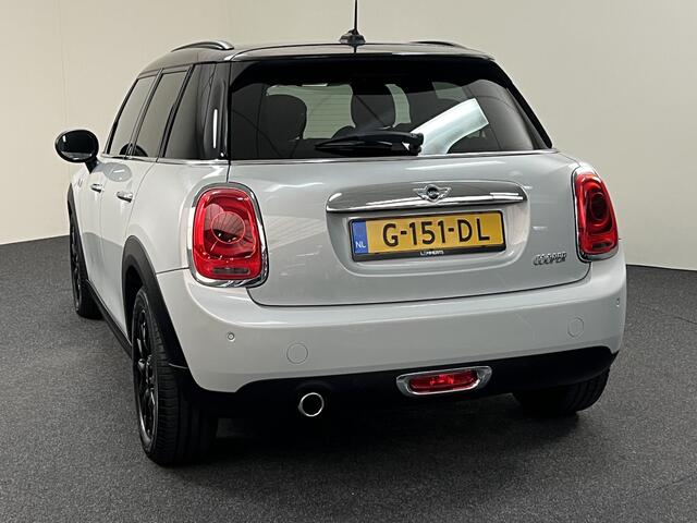Mini John Cooper Works Mini 1.5 Cooper 5 drs Automaat 136 PK Navi / Bluetooth / Sportstoelen / LM Velgen / PDC / Cruise & Climate Control