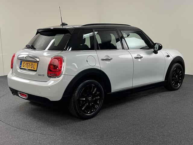 Mini John Cooper Works Mini 1.5 Cooper 5 drs Automaat 136 PK Navi / Bluetooth / Sportstoelen / LM Velgen / PDC / Cruise & Climate Control
