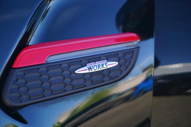 Mini John Cooper Works 3-Deurs Classic / 18'' LM Velgen / Harman Kardon / Schuif- kanteldak /