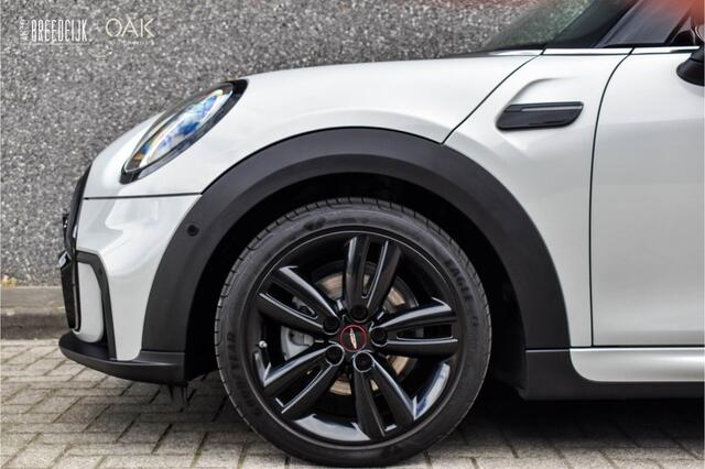 Mini John Cooper Works Cabrio 1.5 Aut. | JCW-Trim | Navigatie | ACC | Camera | LED | 17"LM | White Silver