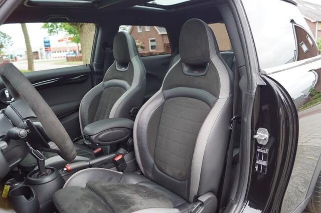 Mini John Cooper Works 2.0 Automaat (231pk) Pano/Kuipstoelen/JCW Pro/JCW uitlaat/ACC