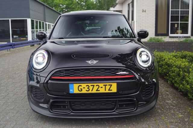 Mini John Cooper Works 2.0 Automaat (231pk) Pano/Kuipstoelen/JCW Pro/JCW uitlaat/ACC