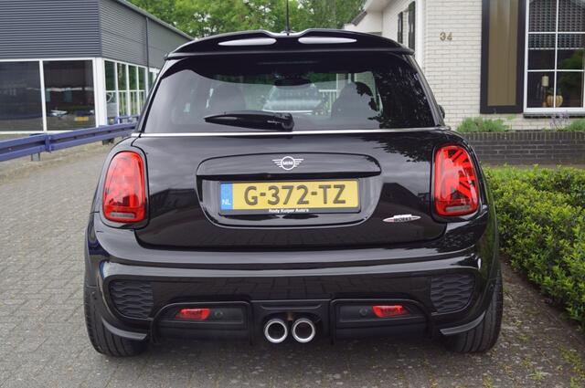 Mini John Cooper Works 2.0 Automaat (231pk) Pano/Kuipstoelen/JCW Pro/JCW uitlaat/ACC