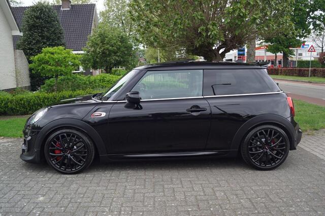 Mini John Cooper Works 2.0 Automaat (231pk) Pano/Kuipstoelen/JCW Pro/JCW uitlaat/ACC
