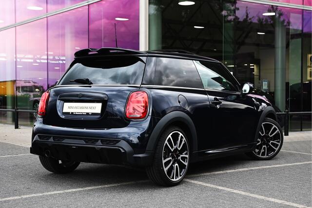 Mini John Cooper Works Hatchback Cooper / Panoramadak / JCW Sportstoelen / Comfort Access / Head-Up / Stuurverwarming / 18" LMV