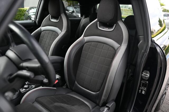 Mini John Cooper Works Hatchback Cooper / Panoramadak / JCW Sportstoelen / Comfort Access / Head-Up / Stuurverwarming / 18" LMV