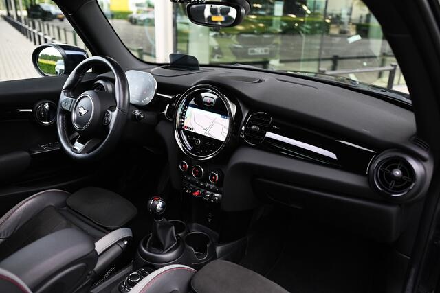Mini John Cooper Works Hatchback Cooper / Panoramadak / JCW Sportstoelen / Comfort Access / Head-Up / Stuurverwarming / 18" LMV