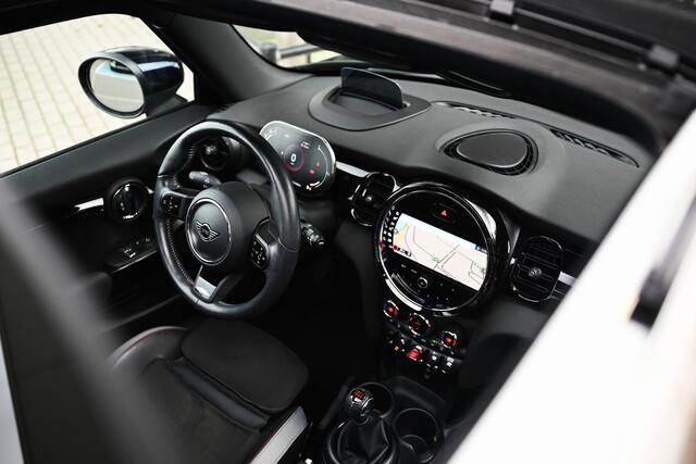 Mini John Cooper Works Hatchback Cooper / Panoramadak / JCW Sportstoelen / Comfort Access / Head-Up / Stuurverwarming / 18" LMV