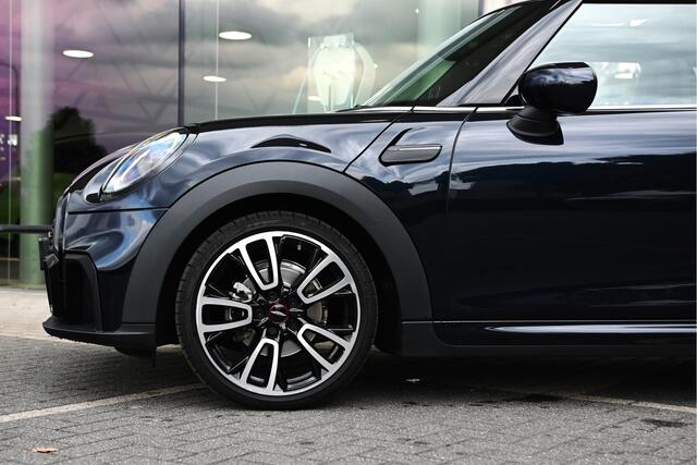 Mini John Cooper Works Hatchback Cooper / Panoramadak / JCW Sportstoelen / Comfort Access / Head-Up / Stuurverwarming / 18" LMV