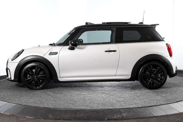Mini John Cooper Works S 2.0 Cooper | S/K Panodak | Dig.Cockpit | Adapt.Cruise | Stoelverw. | Camera+PDC | NAV+App.Connect | Auto.Airco | LM 17" |
