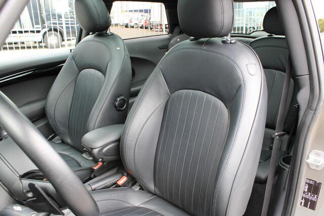 Mini John Cooper Works Mini 2.0 Chili Melting Silver | 231 PK | Pano | Yours Leder | Comfort Access | Camera | Black Trim | Union Jack | Dealer Onderhouden | LED