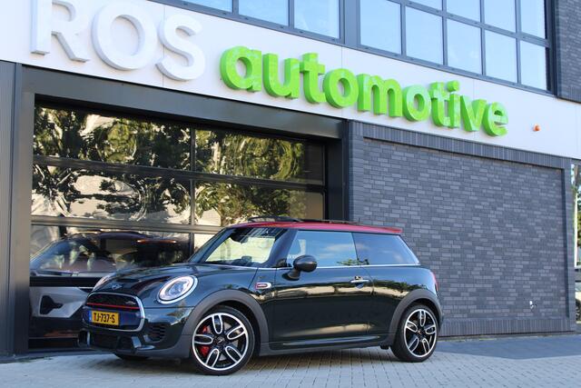 Mini John Cooper Works Mini 2.0 | NAP! | 1E EIG | PANO | H/K | HUD | CAMERA | STOELVERWARMING |