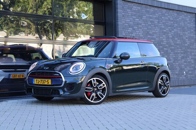 Mini John Cooper Works Mini 2.0 | NAP! | 1E EIG | PANO | H/K | HUD | CAMERA | STOELVERWARMING |