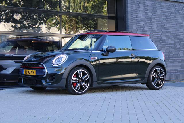 Mini John Cooper Works Mini 2.0 | NAP! | 1E EIG | PANO | H/K | HUD | CAMERA | STOELVERWARMING |