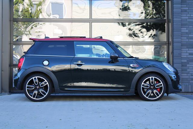 Mini John Cooper Works Mini 2.0 | NAP! | 1E EIG | PANO | H/K | HUD | CAMERA | STOELVERWARMING |