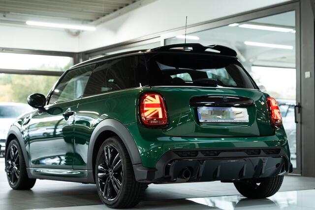 Mini John Cooper Works 1.5 Cooper ** LED, JCW SPORTST, PANORAMA, ACC, HuD, VERW. STUUR ** 1e EIG - 24.550km. - UNFALLFREI ** ** INFORMEER OOK NAAR ONZE AANTREKKELIJKE FINANCIAL-LEASE TARIEVEN **