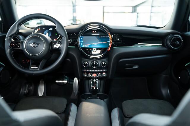 Mini John Cooper Works 1.5 Cooper ** LED, JCW SPORTST, PANORAMA, ACC, HuD, VERW. STUUR ** 1e EIG - 24.550km. - UNFALLFREI ** ** INFORMEER OOK NAAR ONZE AANTREKKELIJKE FINANCIAL-LEASE TARIEVEN **