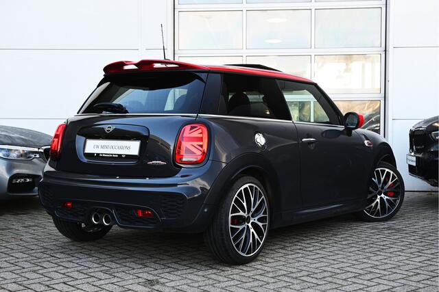 Mini John Cooper Works Hatchback Chili Automaat / Panoramadak / Achteruitrijcamera / JCW Sportstoelen / Head-Up / Adaptieve LED / Comfort Access / Active Cruise Control