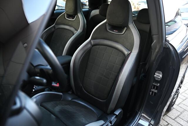 Mini John Cooper Works Hatchback Chili Automaat / Panoramadak / Achteruitrijcamera / JCW Sportstoelen / Head-Up / Adaptieve LED / Comfort Access / Active Cruise Control