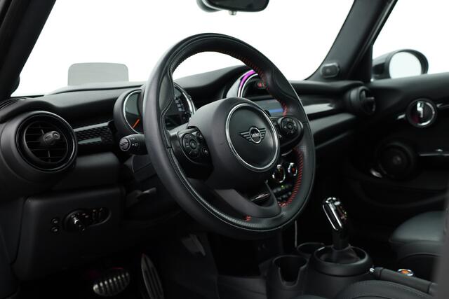Mini John Cooper Works Mini 2.0 S Hammersmith JCW (Orig. NL) | Pano | HUD | Harman Kardon | Adapt. Cruise | Stoelverw. | Leder | PDC | Nav + App.connect | V