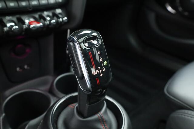 Mini John Cooper Works Mini 2.0 S Hammersmith JCW (Orig. NL) | Pano | HUD | Harman Kardon | Adapt. Cruise | Stoelverw. | Leder | PDC | Nav + App.connect | V